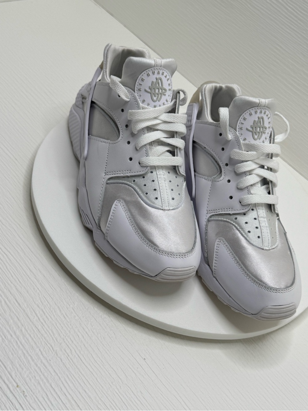 Nike Air Huarache Run Women's Size 10 Running Shoes Triple White *Worn once